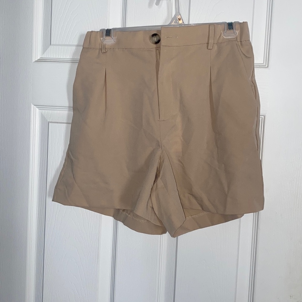 Size small tan bag shorts